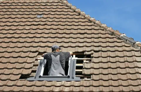 Pose de velux - Pont l'Abbé d'Arnoult
